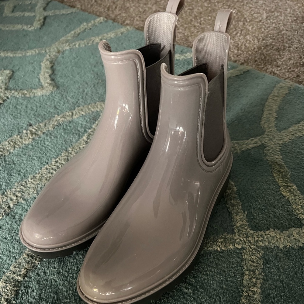 Ankle rain boots